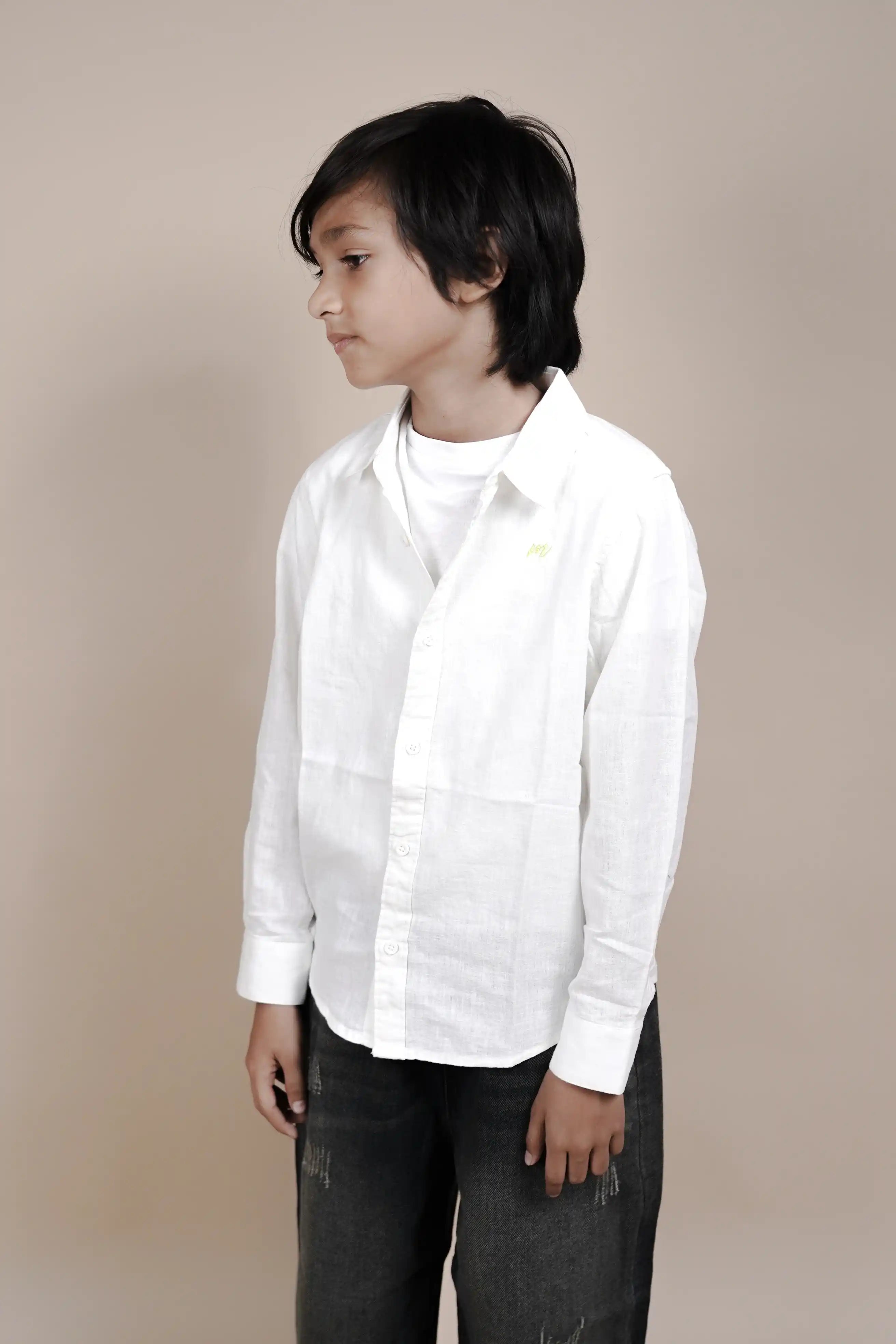 Lightweight Long-Sleeve Button-Up Shirt with Minimalist Detailing Linen