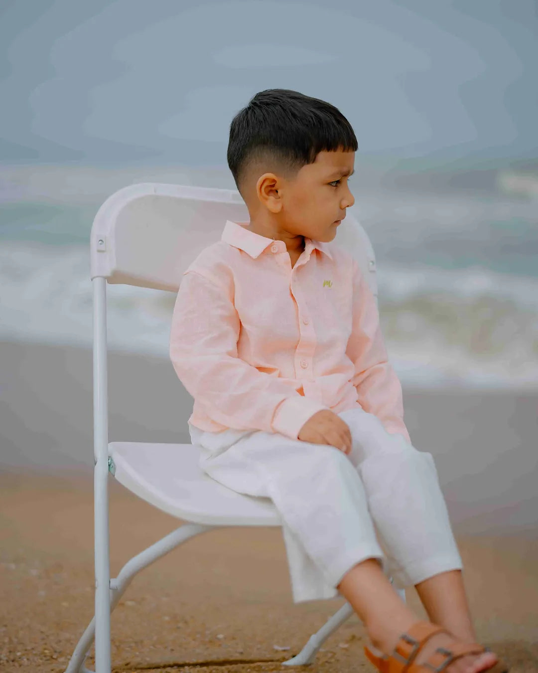 Lightweight Long-Sleeve Button-Up Shirt with Minimalist Detailing Linen